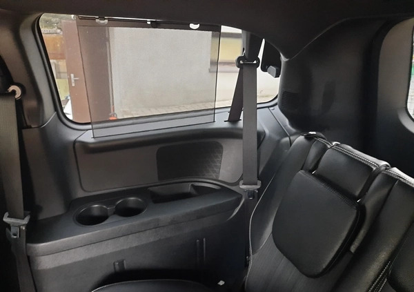 Chrysler Town &amp; Country cena 69000 przebieg: 140000, rok produkcji 2015 z Opole małe 92